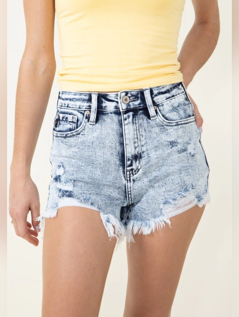 EUC KanCan "High Rise Light Acid Wash Distressed Denim Shorts w/Frayed Hem" XL